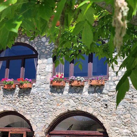 Hotel La Fonda Dels Pirineus Macanet De Cabrenys Exterior photo